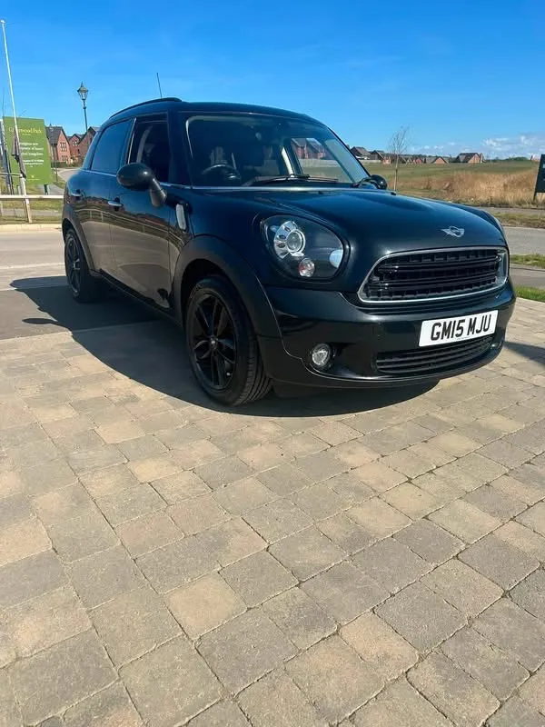 Black MINI Countryman Cooper, front three-quarter view from the passenger side