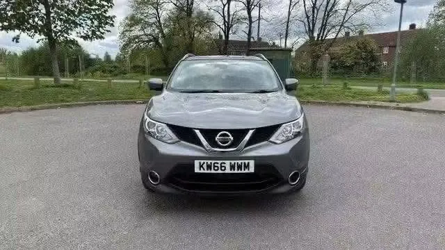 Grey Nissan Qashqai N-Connecta, front view showing the registration KW66 WWM