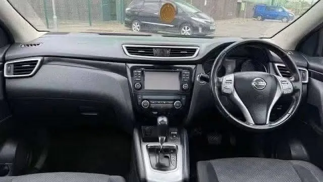 Nissan Qashqai dashboard with touchscreen, climate control and Xtronic selector